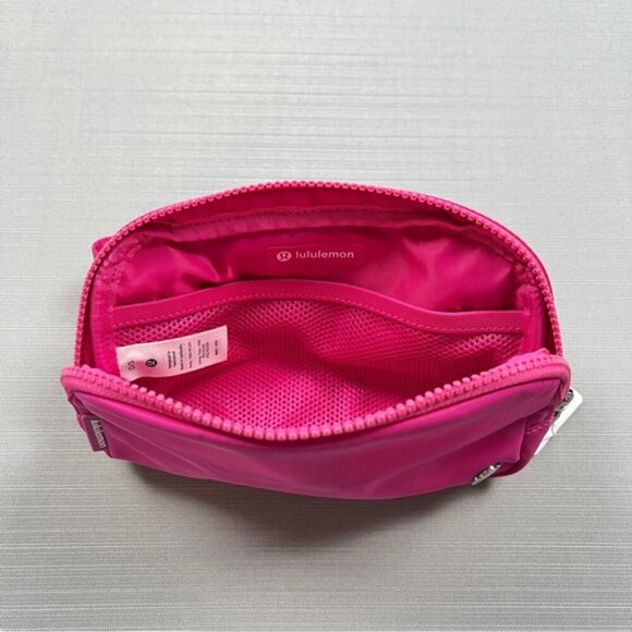 RARE! NEW Lululemon Everywhere Belt Bag (1L)  - SONIC PINK - Dopamine Unisex - Picture 3 of 12